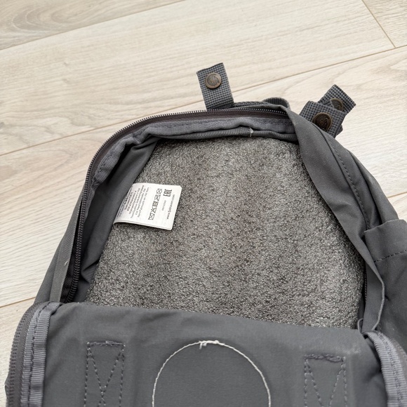 Fjallraven Kanken Mini Backpack in Grey - Picture 4 of 7